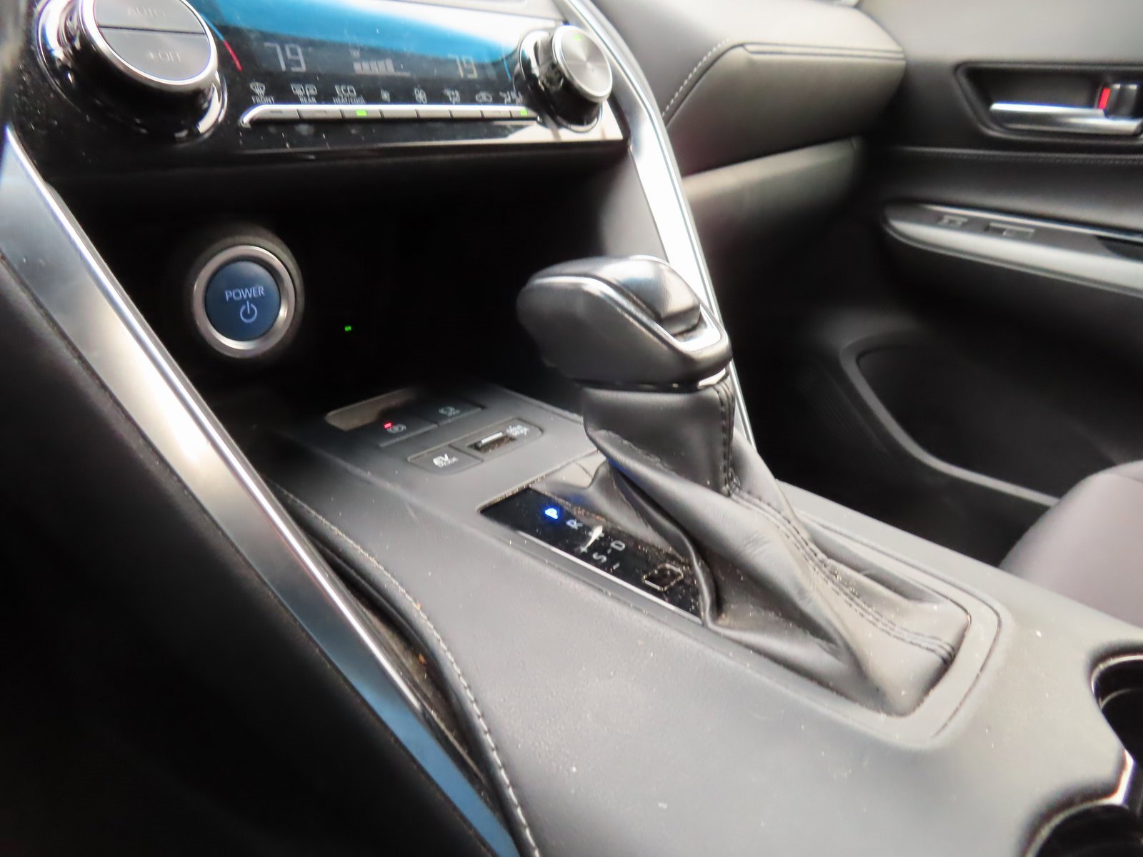 Used 2021 Toyota Venza LE w/ Carpet Mat Package (TMS) image 26