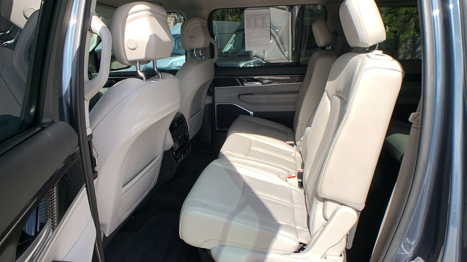 Used 2023 Jeep Wagoneer 4WD w/ Convenience Group I image 19