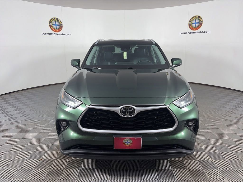 Used 2023 Toyota Highlander XLE image 17