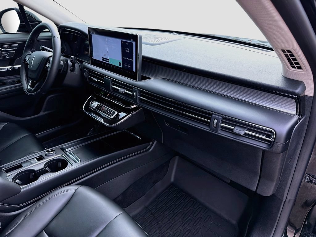 Used 2024 Lincoln Corsair AWD image 30