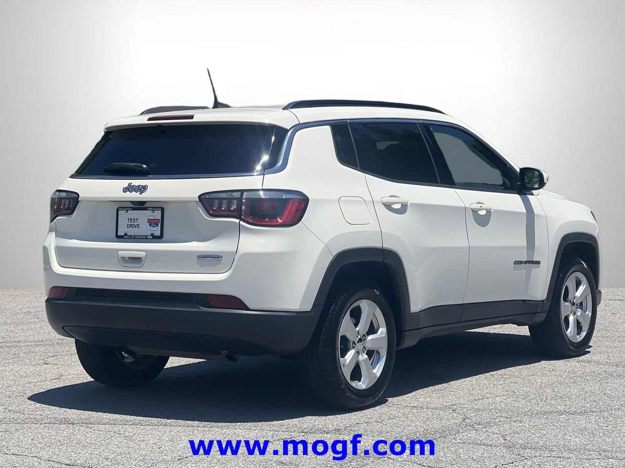 Used 2018 Jeep Compass Latitude w/ Popular Equipment Group FWD image 3