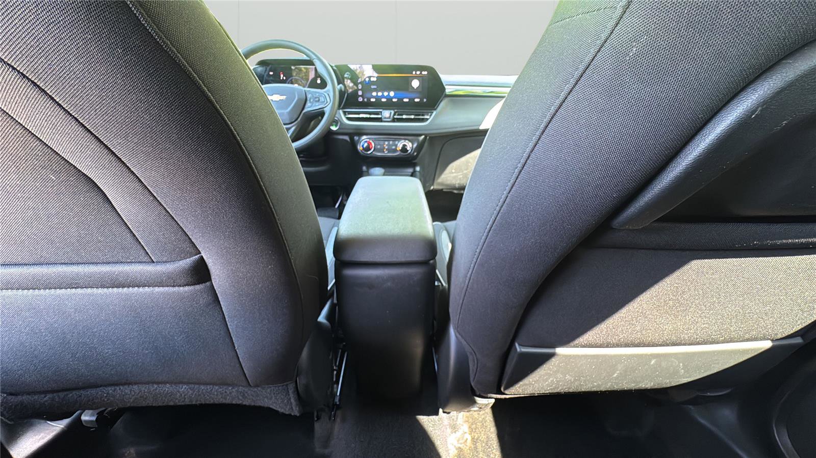 Used 2025 Chevrolet TrailBlazer LT AWD/4WD image 23