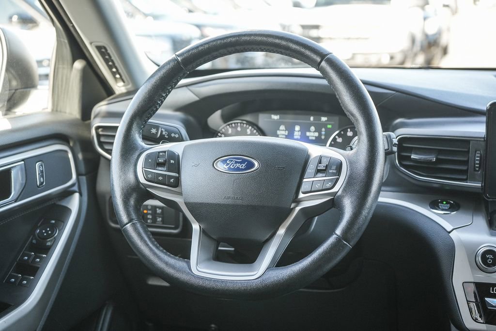 Used 2021 Ford Explorer XLT w/ Equipment Group 202A AWD/4WD image 19