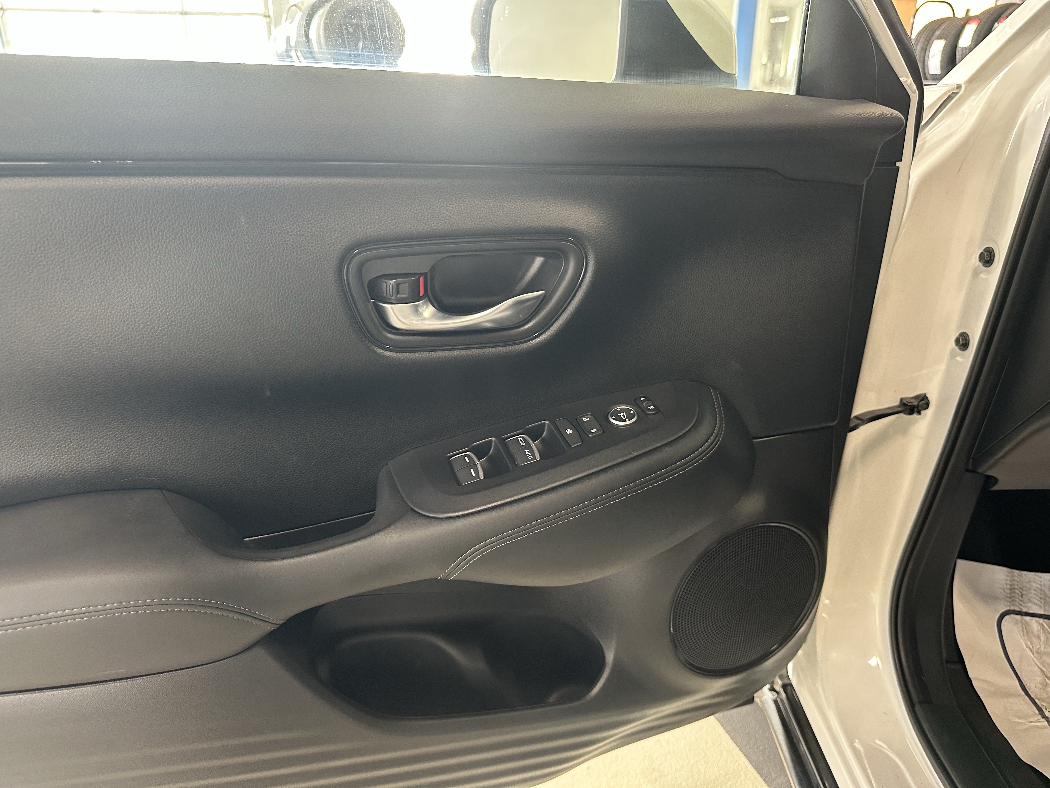Used 2024 Honda HR-V EX-L image 16