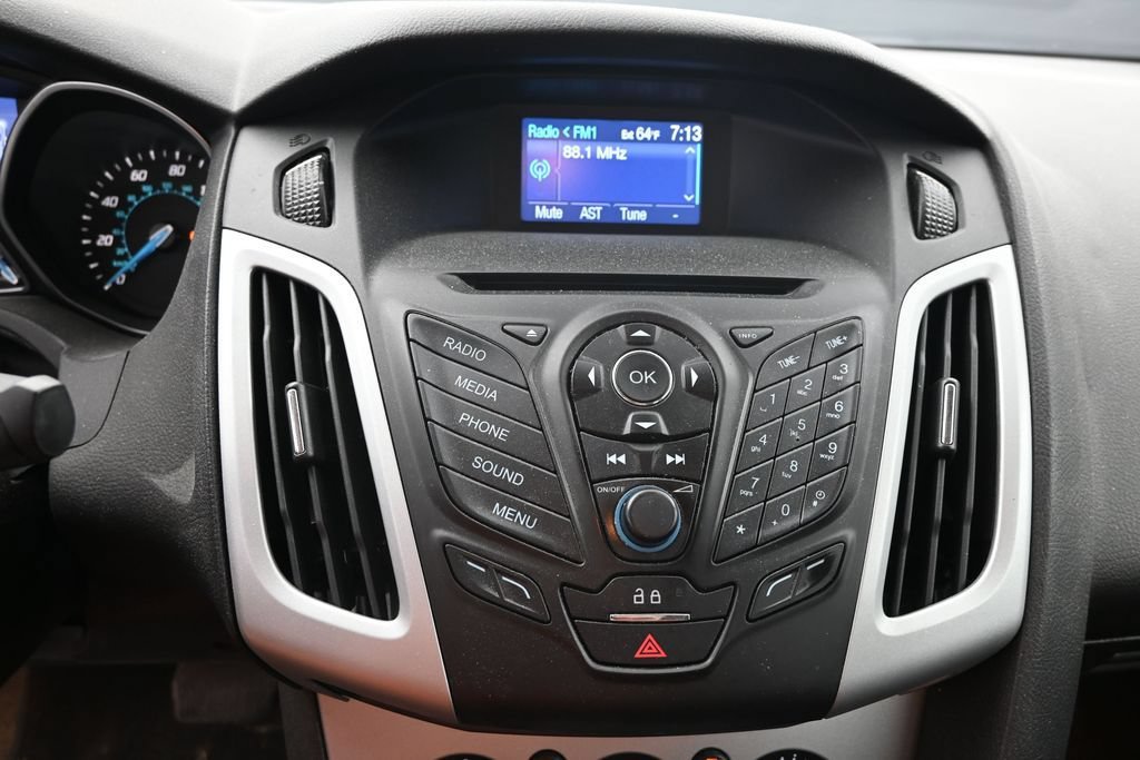 Used 2014 Ford Focus SE FWD image 25