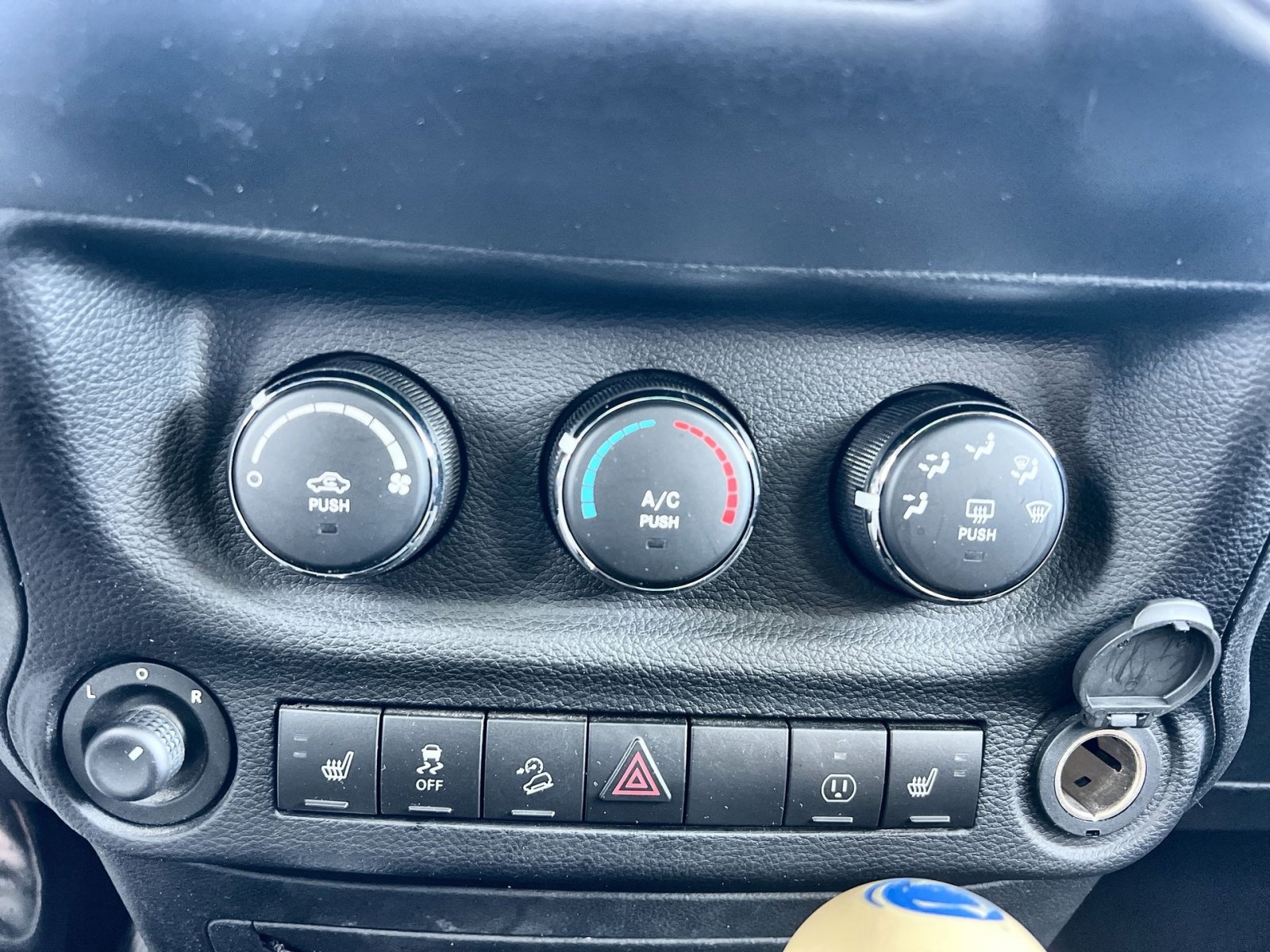 Used 2013 Jeep Wrangler Unlimited Sahara image 20