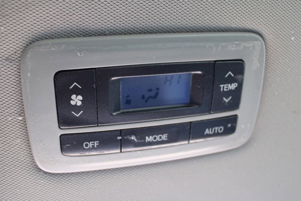 Used 2015 Toyota Sienna XLE image 30