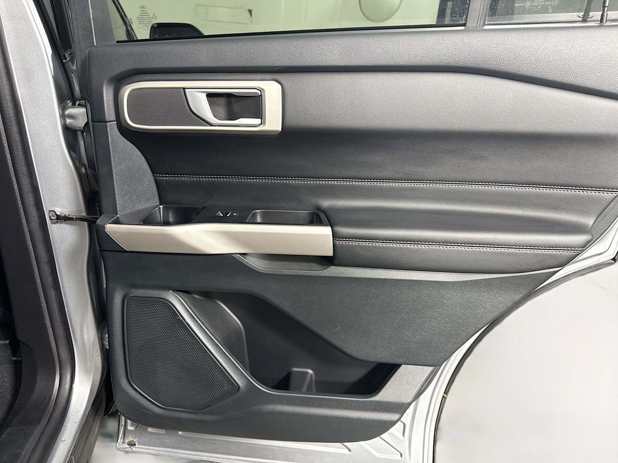 Used 2023 Ford Explorer XLT w/ Equipment Group 202A RWD image 28
