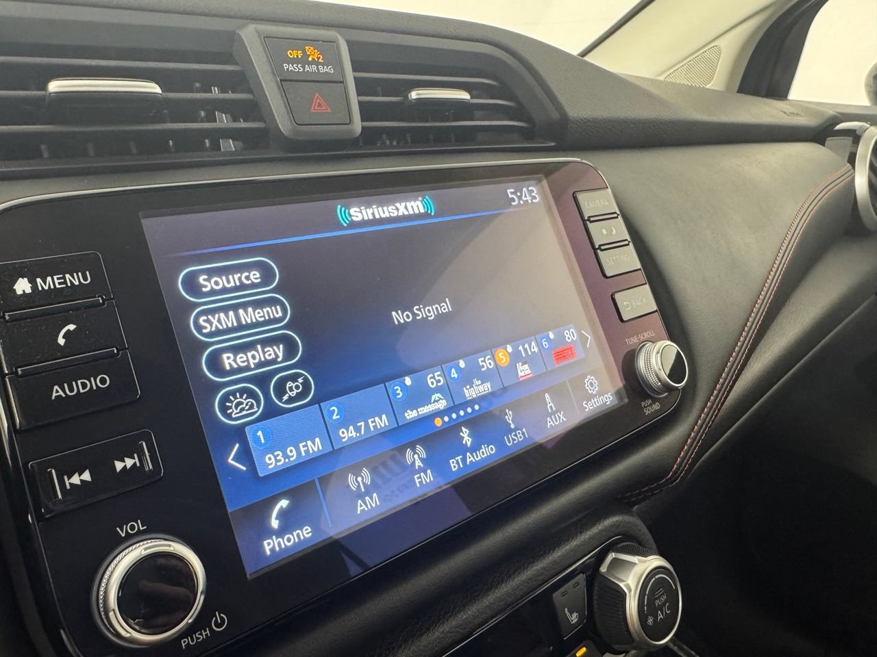 Used 2025 Nissan Versa SR FWD image 18