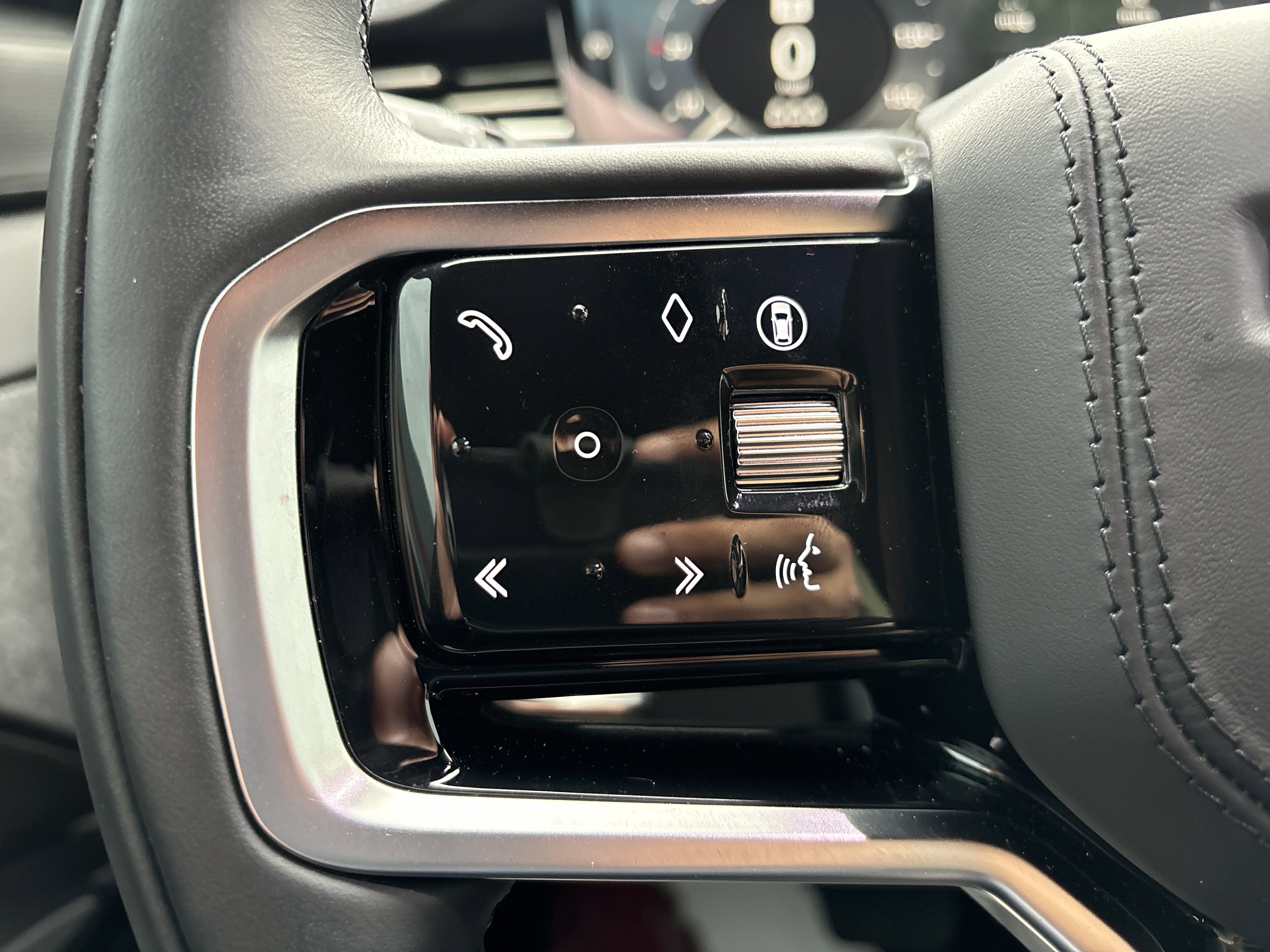 Used 2025 Land Rover Range Rover Sport SE image 19