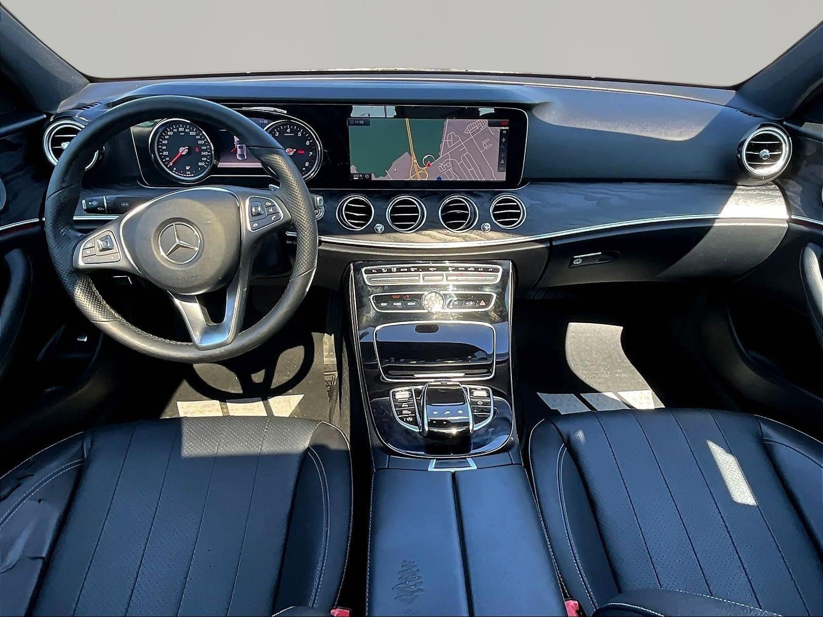 Used 2017 Mercedes-Benz E 300 4MATIC image 7