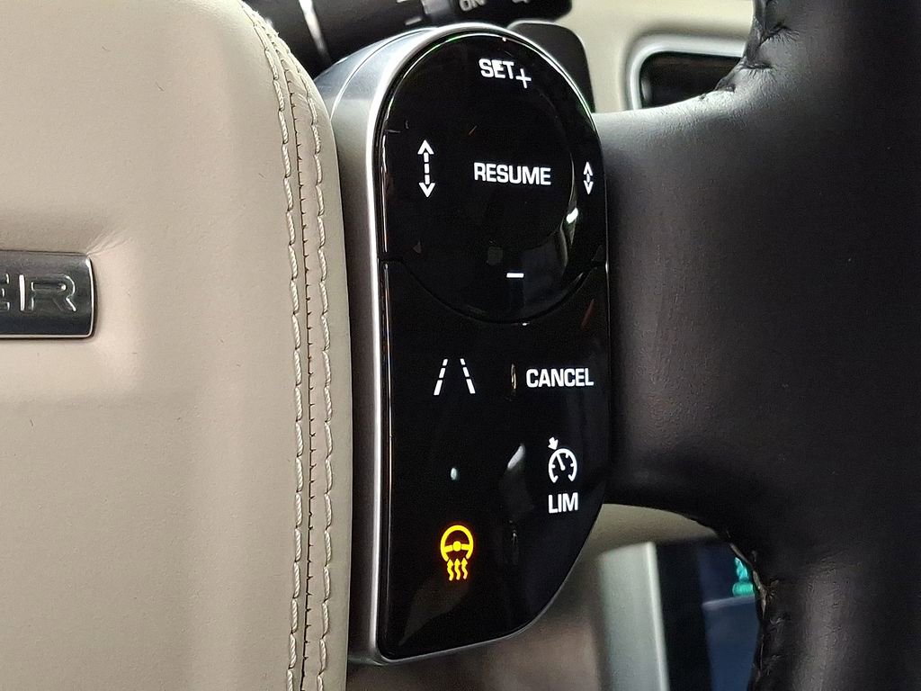 Used 2021 Land Rover Range Rover HSE image 17