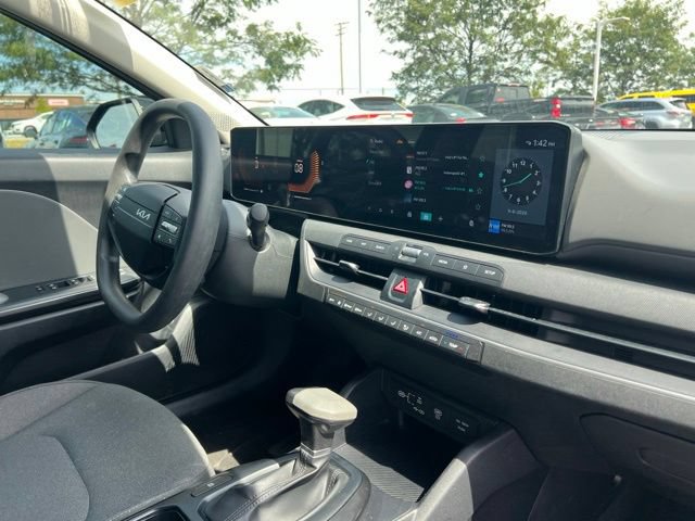 Certified 2025 Kia K4 FWD image 32