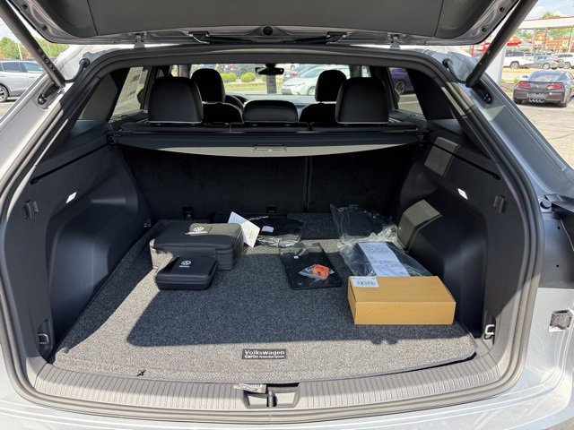 New 2025 Volkswagen Atlas Cross Sport SEL Premium R-Line image 17