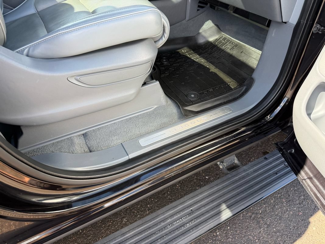 Used 2019 Lincoln Navigator Reserve AWD/4WD image 33