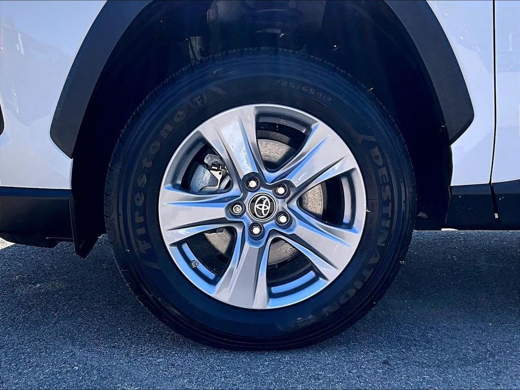 Certified 2024 Toyota RAV4 LE AWD/4WD image 7