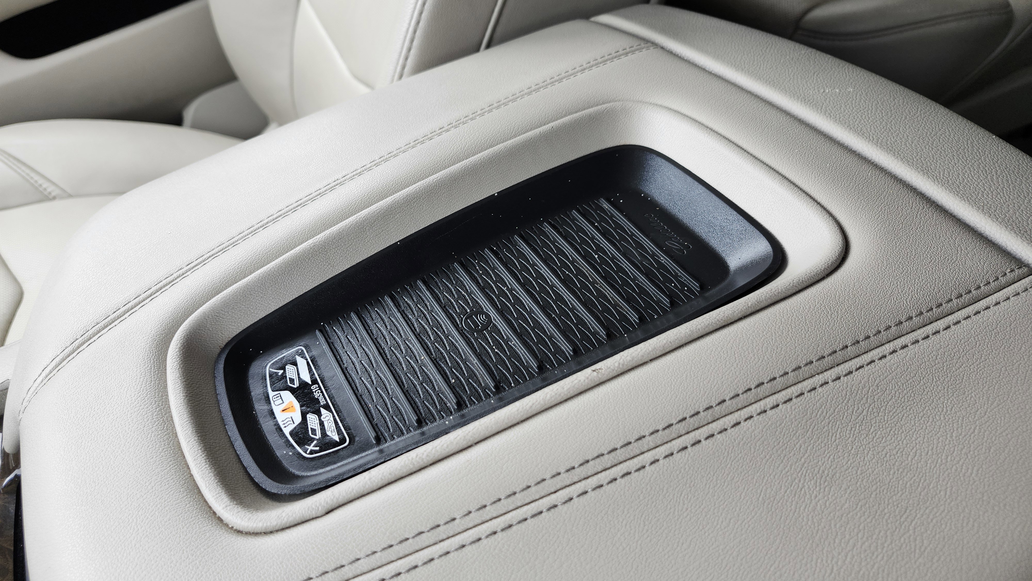 Used 2018 Cadillac Escalade ESV Premium Luxury image 11