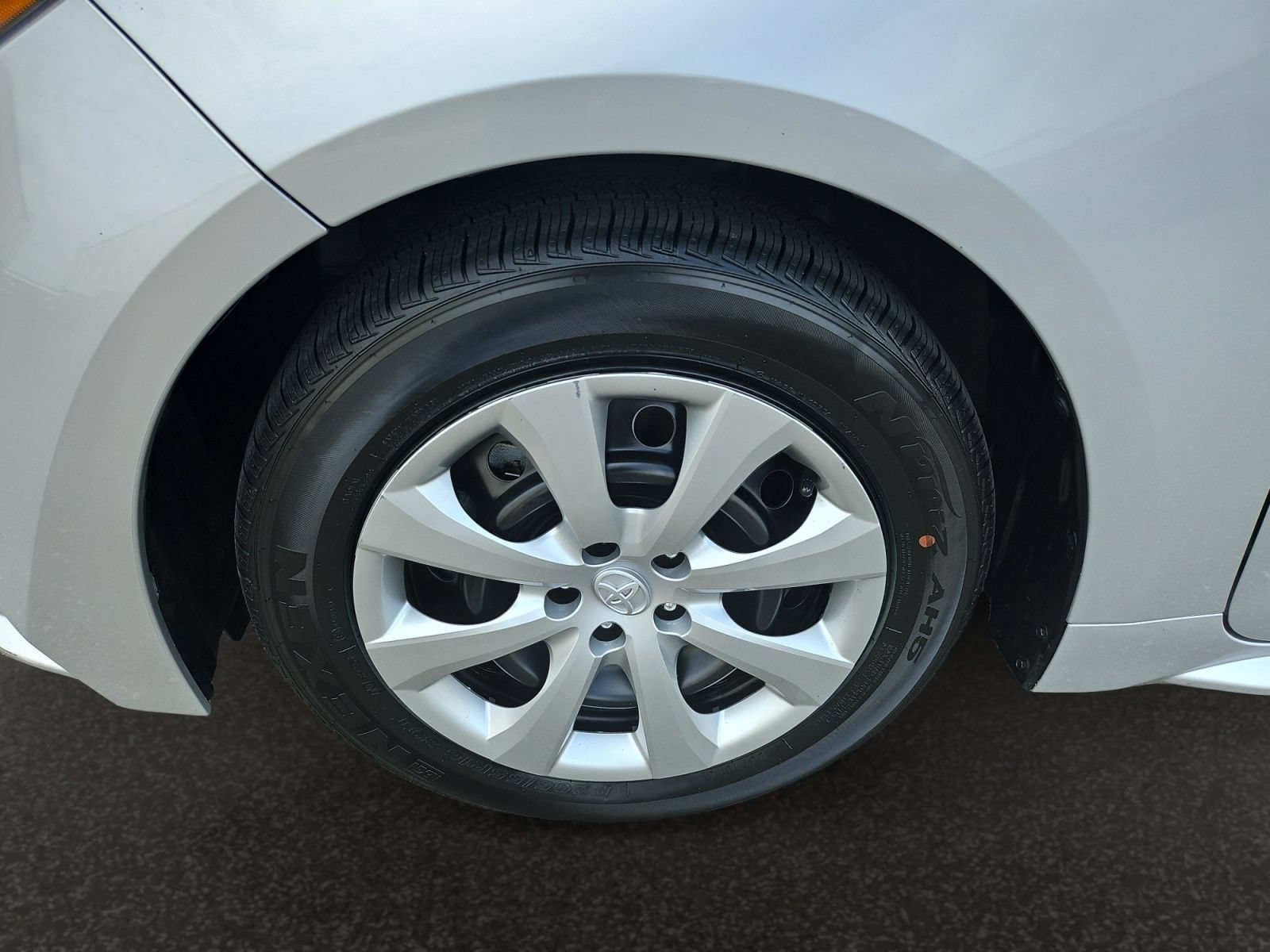 Used 2025 Toyota Corolla LE FWD image 40
