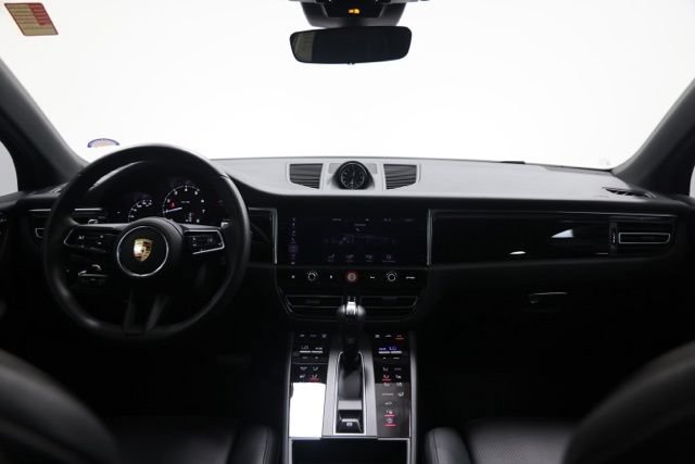 Used 2025 Porsche Macan AWD/4WD image 37