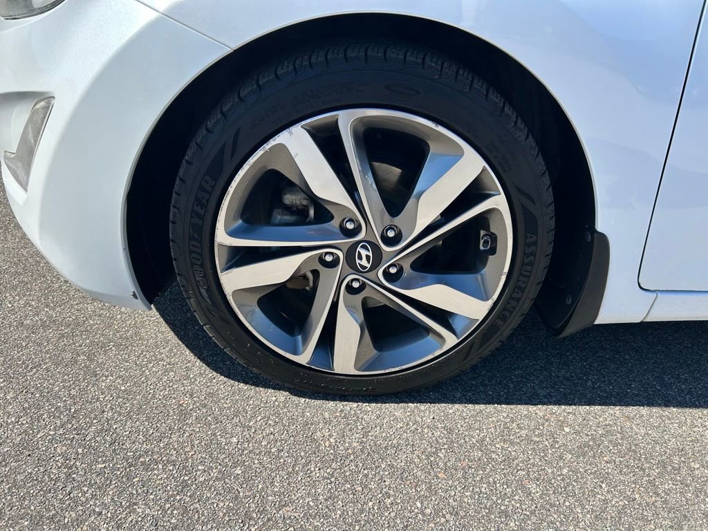 Used 2016 Hyundai Elantra Limited image 12