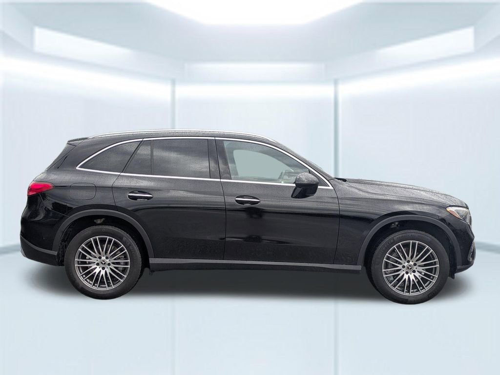 Used 2024 Mercedes-Benz GLC 300 4MATIC image 6