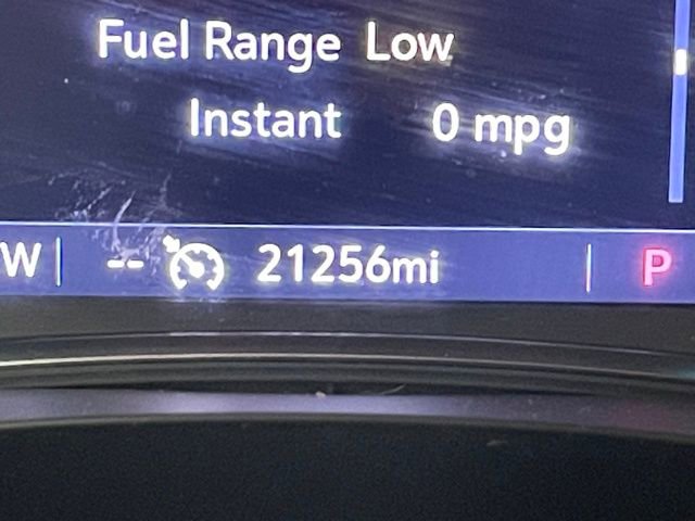 Used 2023 Chevrolet Traverse LT image 2