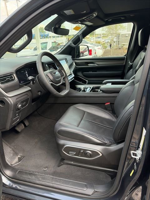 Used 2025 Jeep Wagoneer Series III w/ Premium Group I image 15