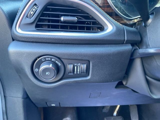 Used 2023 Chrysler Pacifica Pinnacle image 26