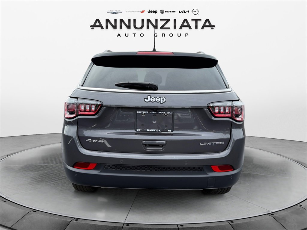 Used 2024 Jeep Compass Limited image 4