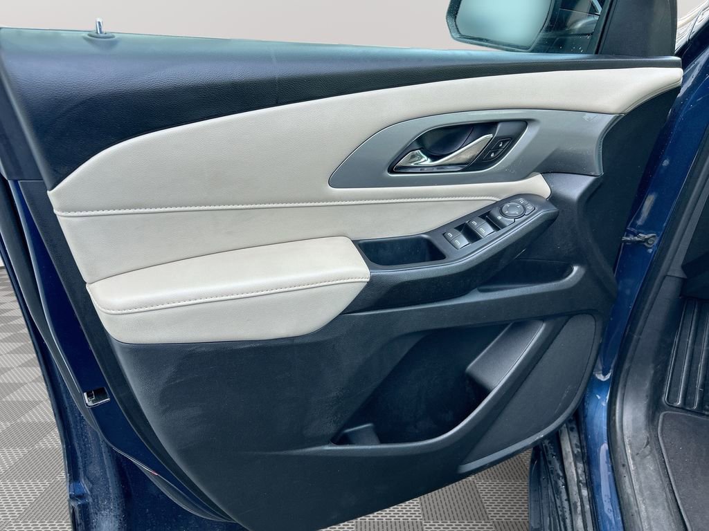 Used 2022 Chevrolet Traverse LS AWD/4WD image 25