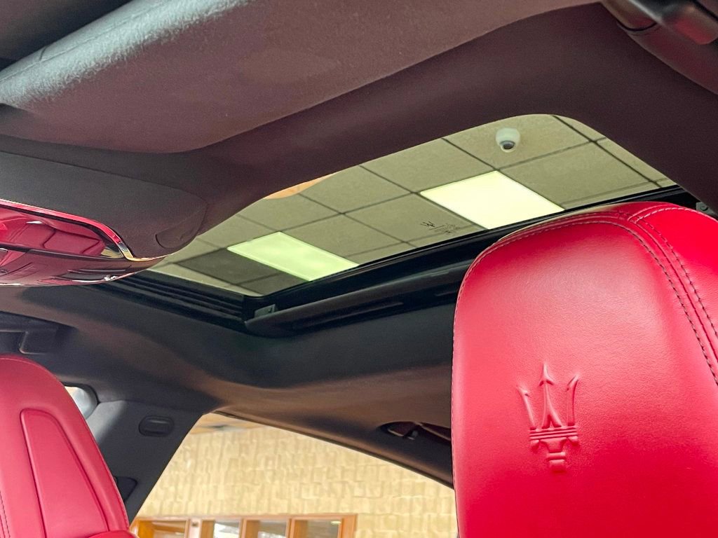 Used 2018 Maserati Quattroporte S GranSport Q4 AWD/4WD image 18