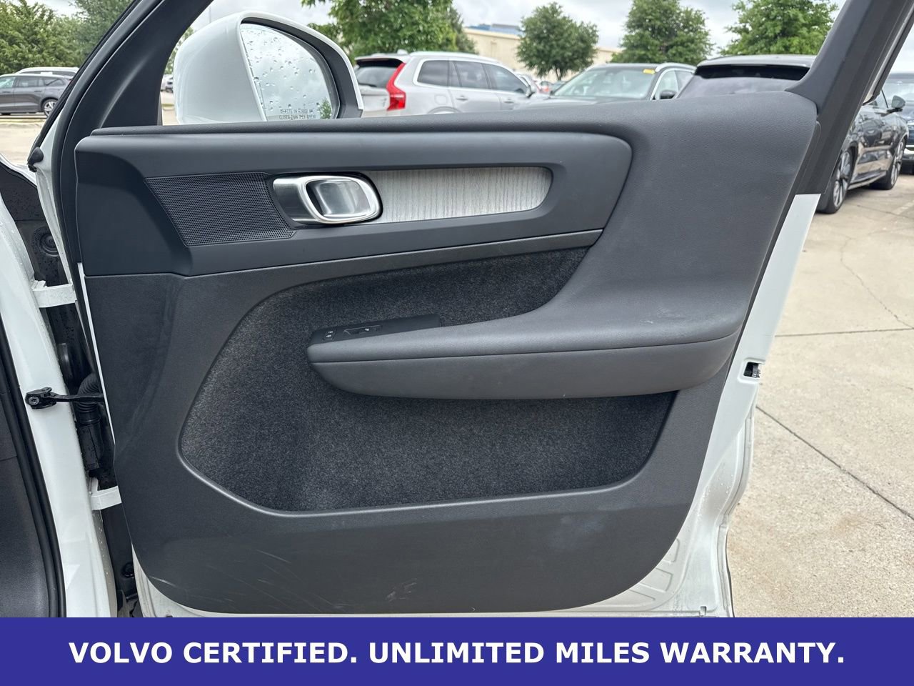 Certified 2025 Volvo XC40 B5 Plus AWD/4WD image 10