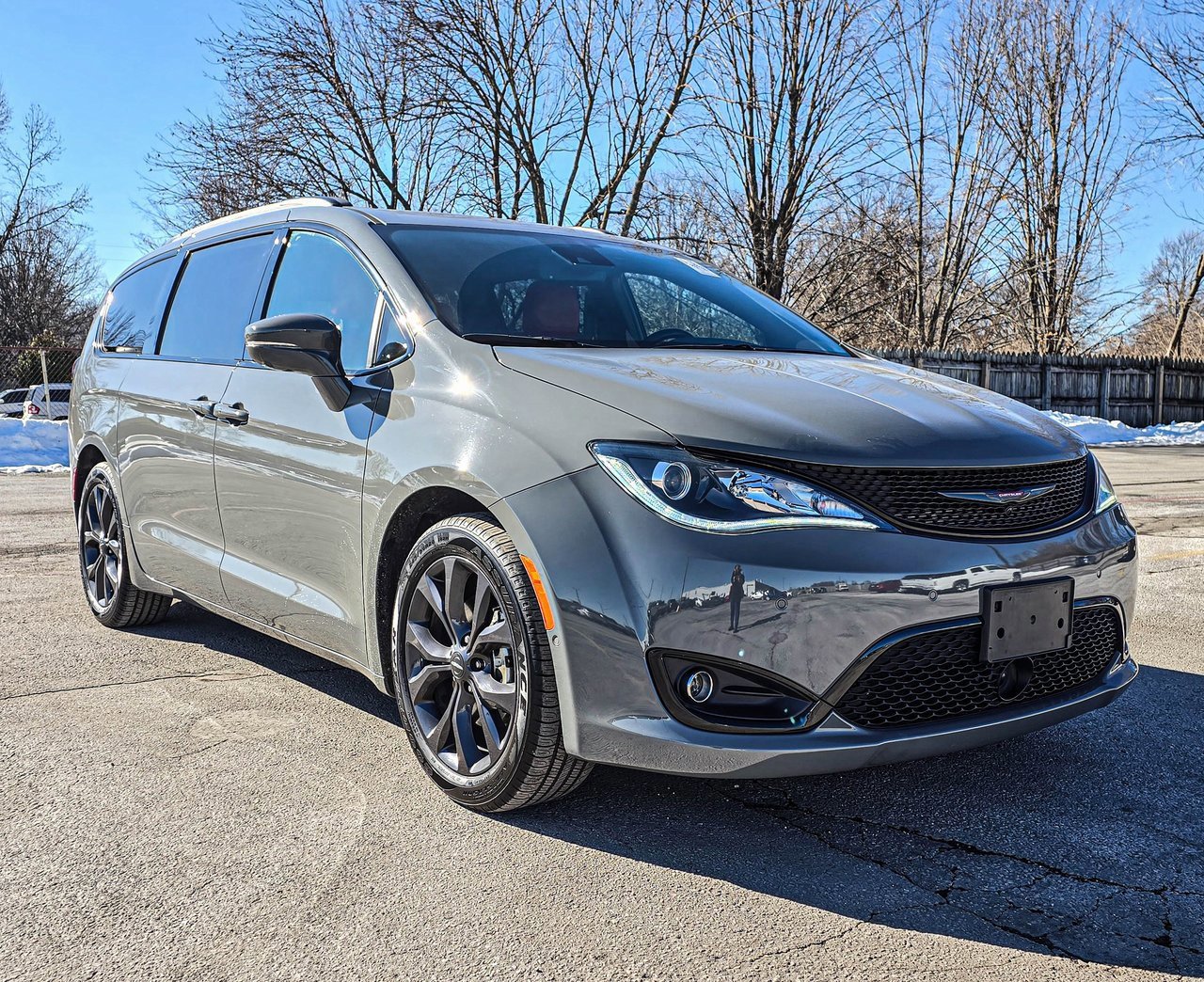 Used 2020 Chrysler Pacifica Limited w/ Quick Order Package 27H Red S image 1