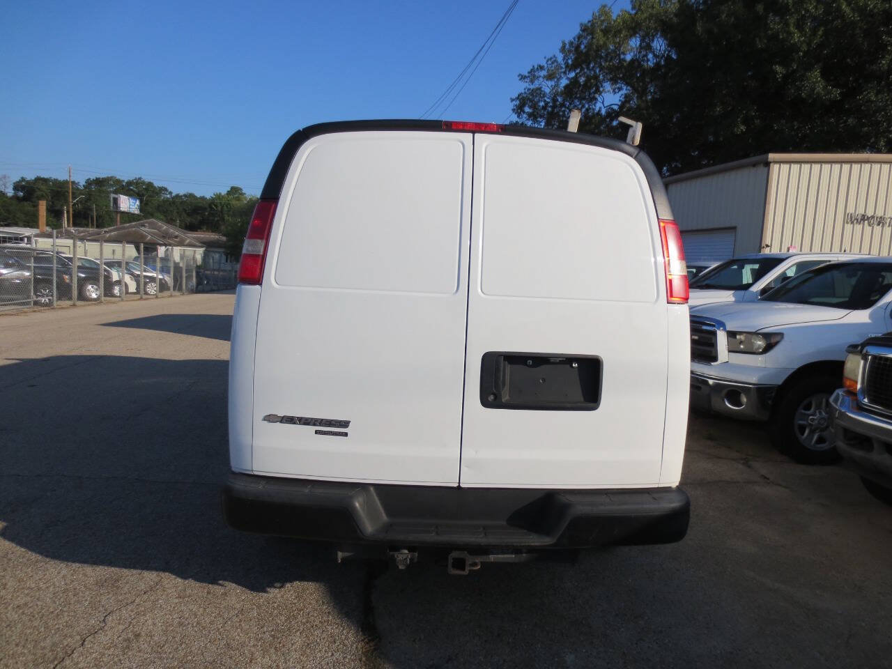 Used 2015 Chevrolet Express 2500 RWD image 4