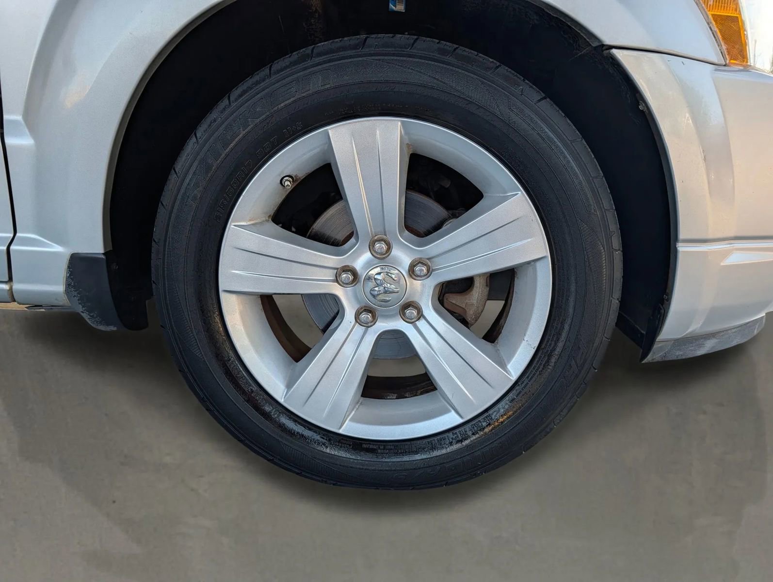 Used 2010 Dodge Caliber SXT FWD image 27