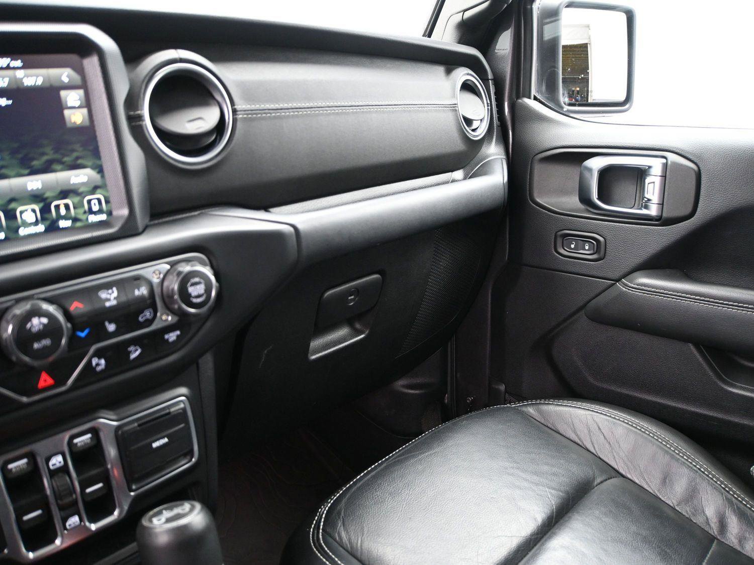 Used 2018 Jeep Wrangler Unlimited Sahara image 6