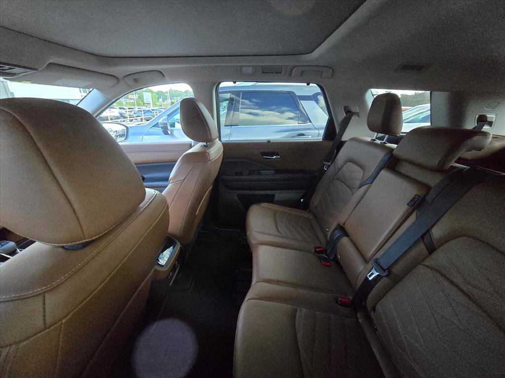 Used 2024 Nissan Pathfinder Platinum w/ Cargo Package AWD/4WD image 5