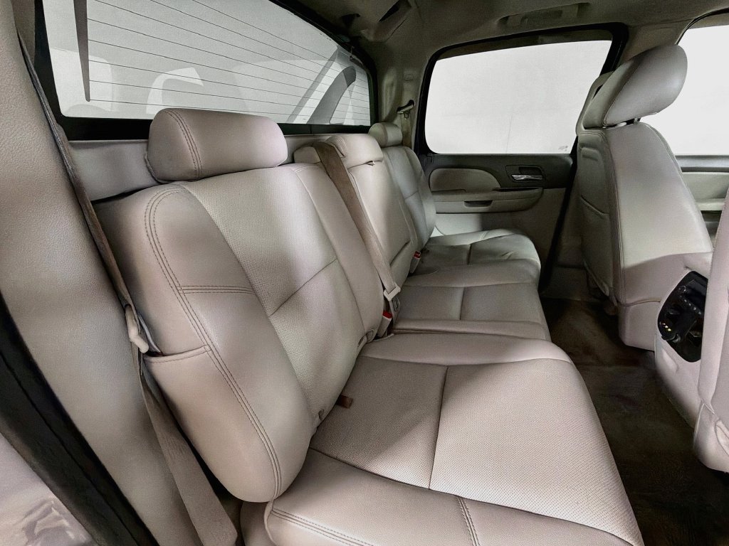 Used 2013 Chevrolet Avalanche LTZ AWD/4WD image 24