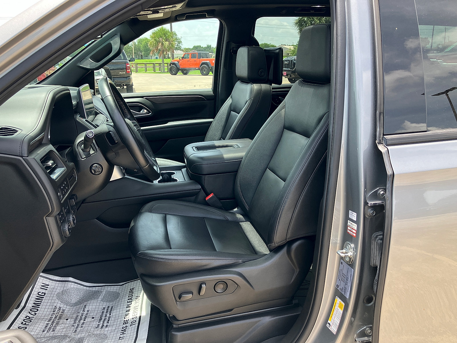 Used 2023 Chevrolet Tahoe Z71 w/ Z71 Off-Road Package AWD/4WD image 28