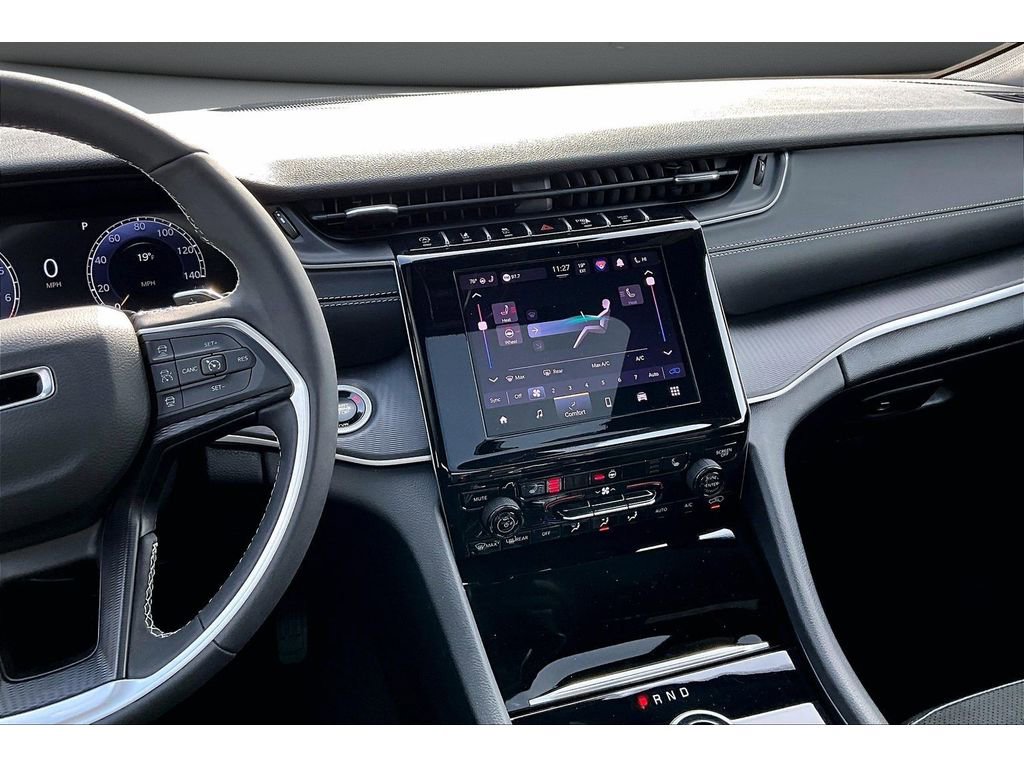 Certified 2025 Jeep Grand Cherokee Altitude image 7