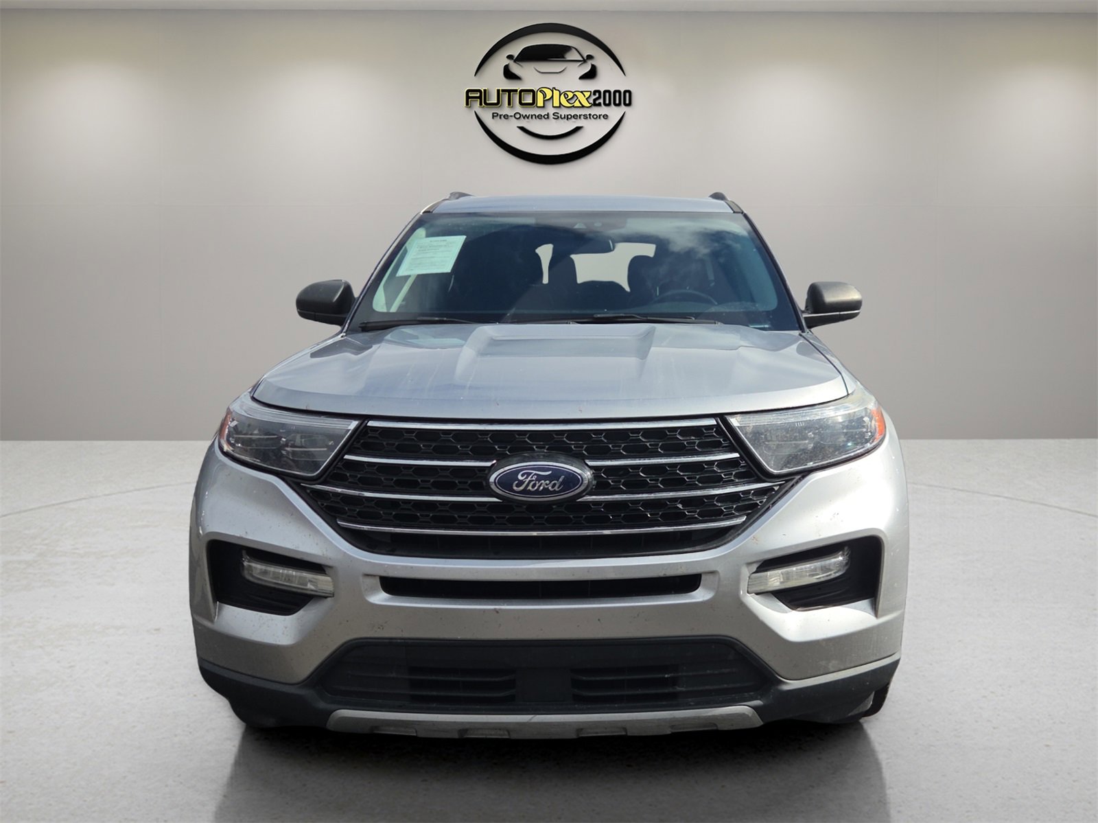 Used 2020 Ford Explorer XLT w/ Equipment Group 202A image 2