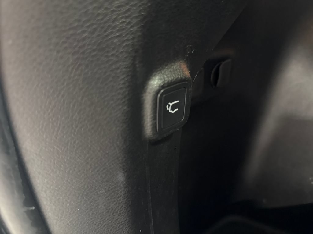 Used 2020 Jeep Cherokee Limited FWD image 41