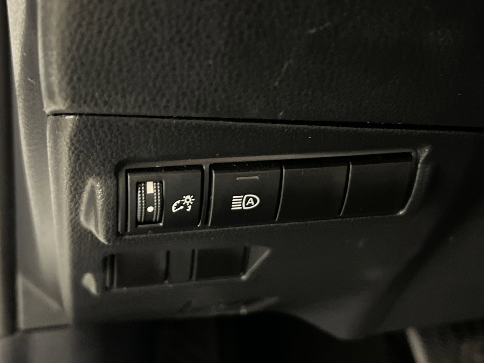 Used 2023 Toyota Corolla Cross XLE image 31