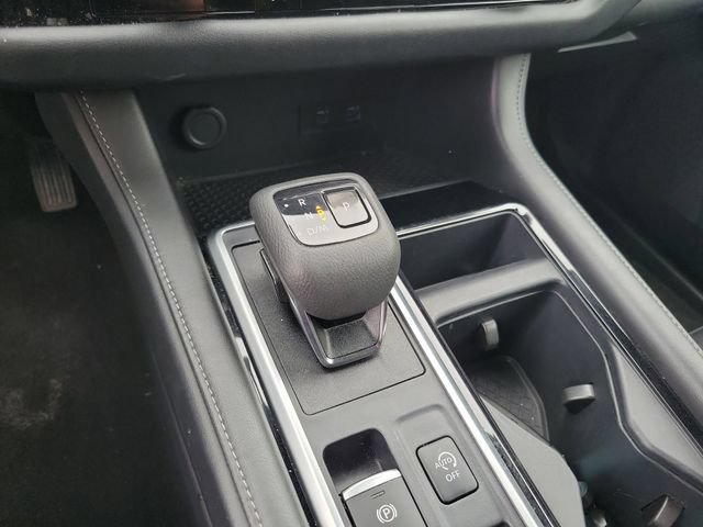 Used 2024 Nissan Pathfinder SV FWD image 24