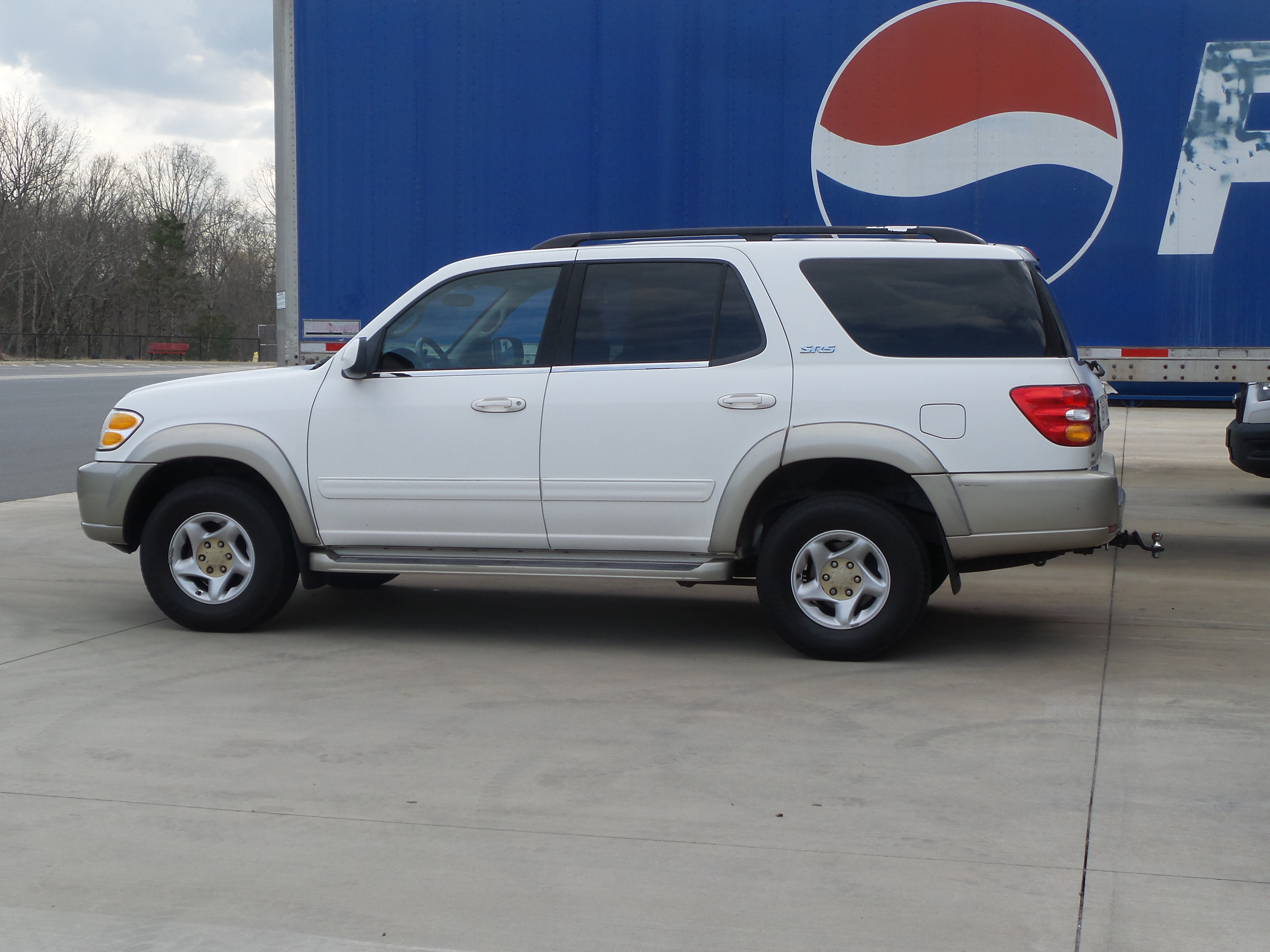 Used 2001 Toyota Sequoia SR5 AWD/4WD image 3