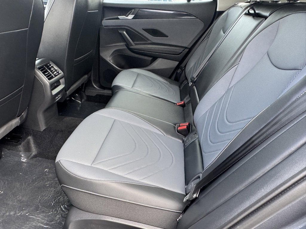 New 2025 Volkswagen Tiguan SE image 18