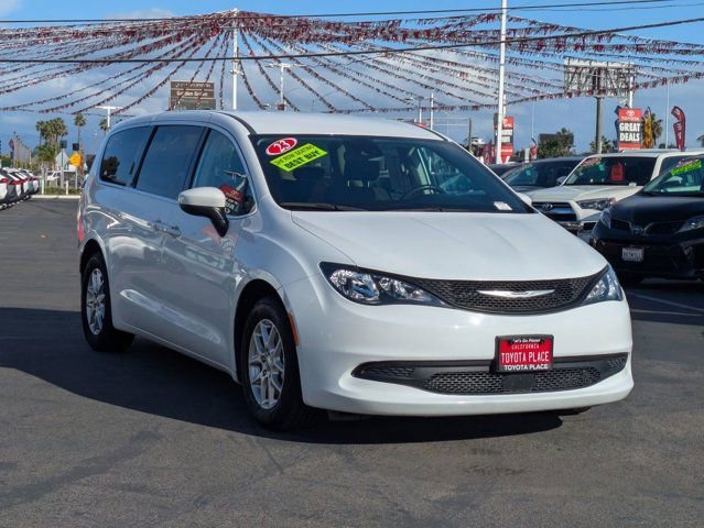 Used 2023 Chrysler Voyager LX image 3