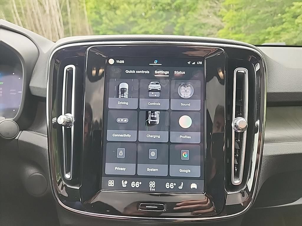 Certified 2023 Volvo C40 P8 Recharge Plus w/ Climate Package AWD/4WD image 18