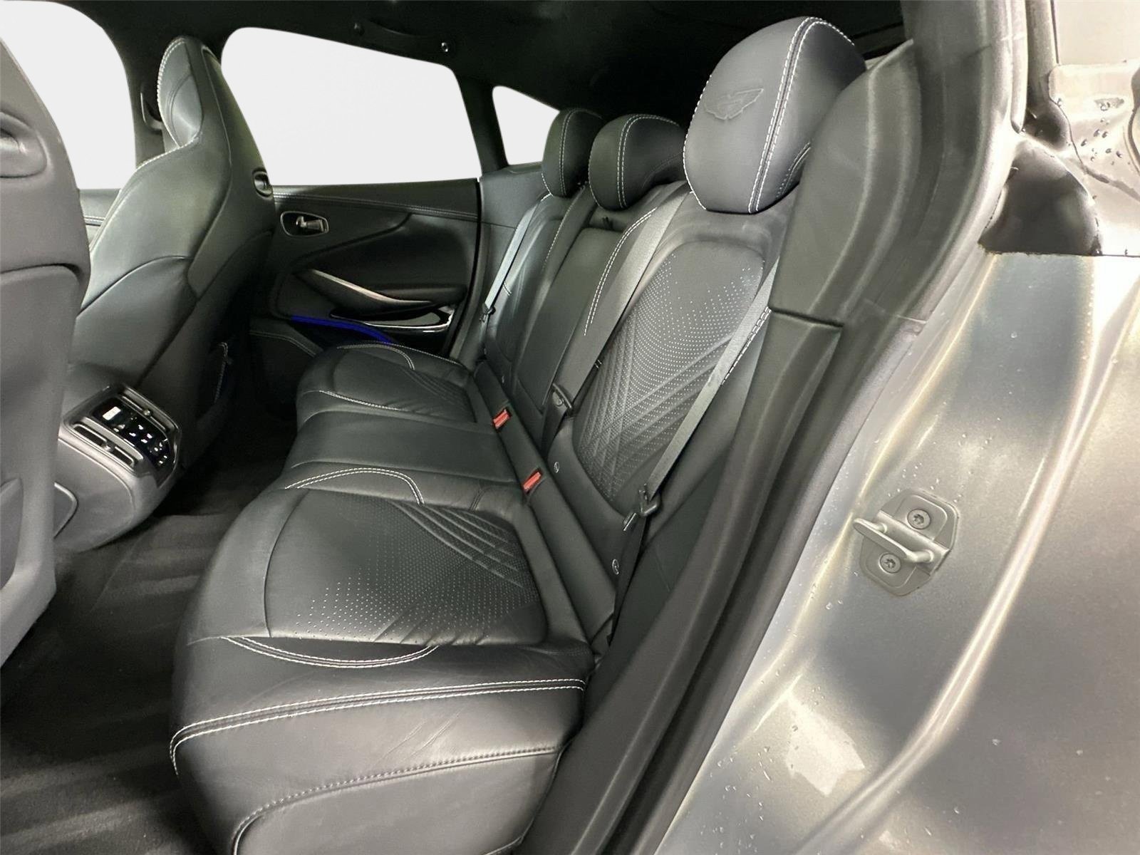 Used 2023 Aston Martin DBX AWD/4WD image 23