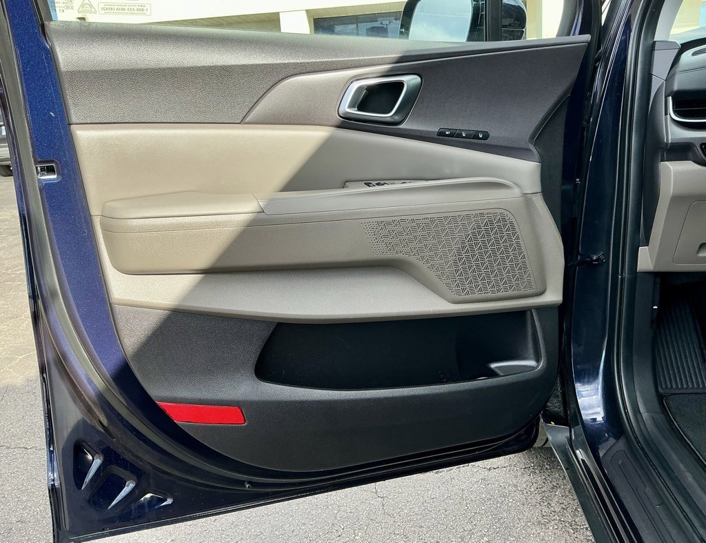 Used 2025 Kia Carnival EX image 42